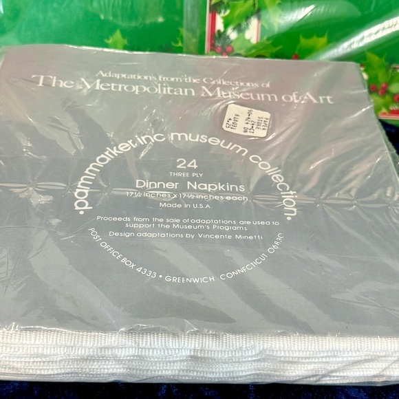 2 SETS/SEALED VINTAGE HALLMARK PLACEMATS CARDBOARD 8 POINSETTIA & HOLLY &NAPKINS - Picture 14 of 14